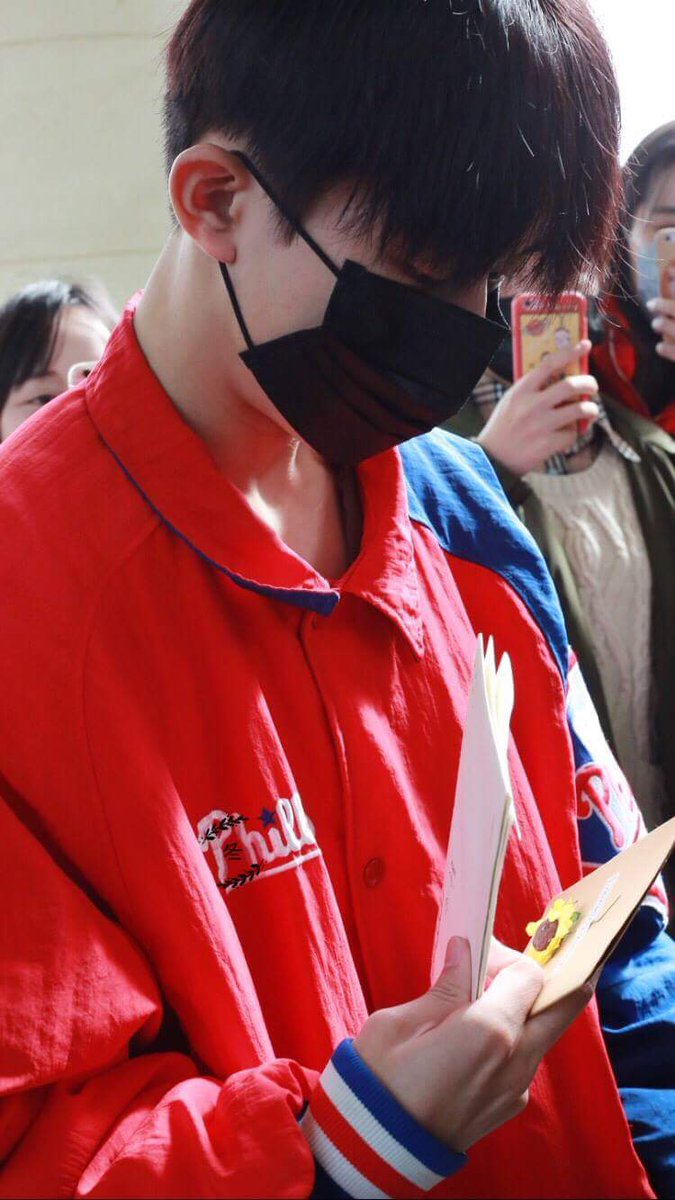 NgoanL1's tweet photo. #JacksonYeeGrammys2018
E út nhà đây rùi._đầu to https://t.co/vRkDrXYuG2