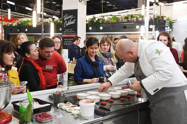 BarryCallebaut's tweet photo. Our #chefs in full action at our #BCStudio at #ISM2018 in #Cologne/Germany - Just drop by when you happen to be at the world's largest sweets fair - We certainly have some delicious #chocolate to share with you! 😜 #BarryCallebaut #CraftCreateCollaborate https://t.co/UjqCIS2mXh