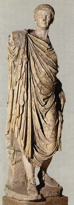 VEiLProject's tweet photo. Today's #MondayHistory: #Claudius &amp; #Aquileia. The #Emperor👑enlarged the fluvial #harbour, enabling the city to become rich and flourishing. 
A statue portraying Claudius as thriumphant soldier, now at the #Museum, proves the strong connection between the colony and the Emperor. https://t.co/cyC3TOQDfr