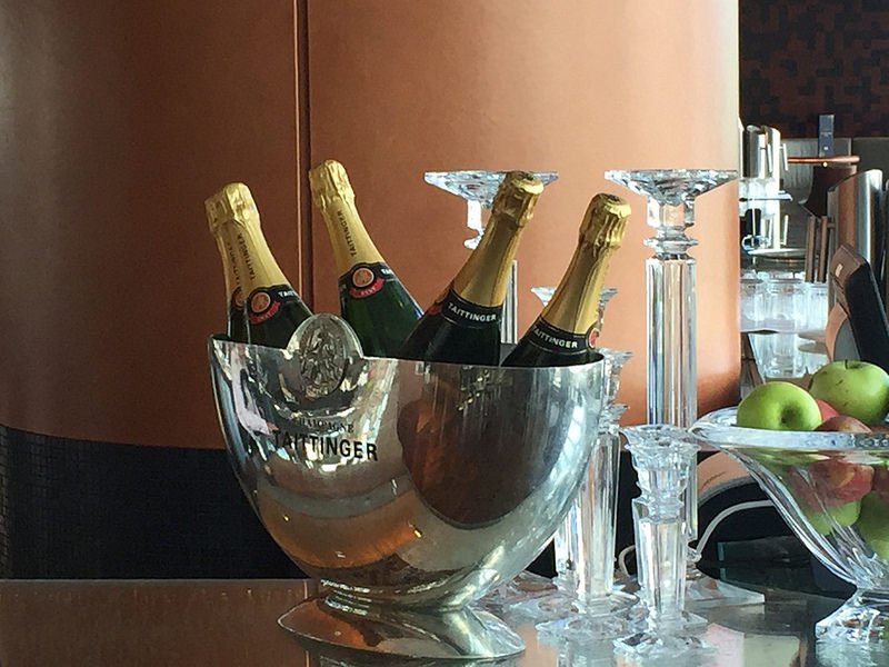 MichelleMoggio's tweet photo. Sip by Sip, Savor a Delicious Taste of Paris https://t.co/3BfrAdzfDL #TheParisEffect #Paris #LetsGetDrinks #aperitif #champagne #cocktails #travel https://t.co/KCGyivfrkw