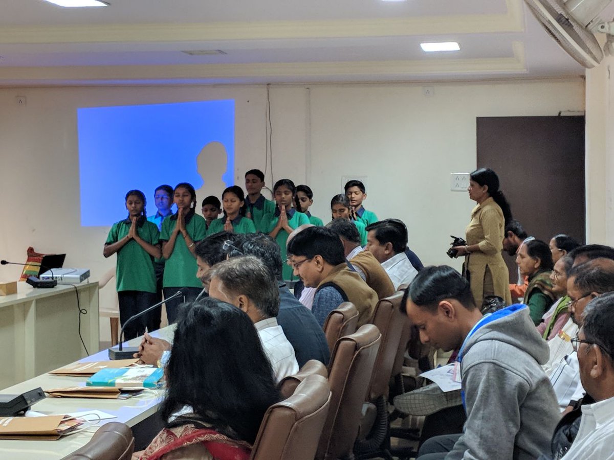 તા. ૨૯/૦૧/૨૦૧૮ના રોજ  નાયબ સચિવશ્રી ,ગુજરાત રાજય બાળ આયોગ,ની અઘ્યક્ષતામાં  
બાળ અઘિકાર ''જવાબદારી આપણા સૈાની''  તાલુકા કક્ષાનો વર્કશોપ -મોરબી યોજાયેલ.