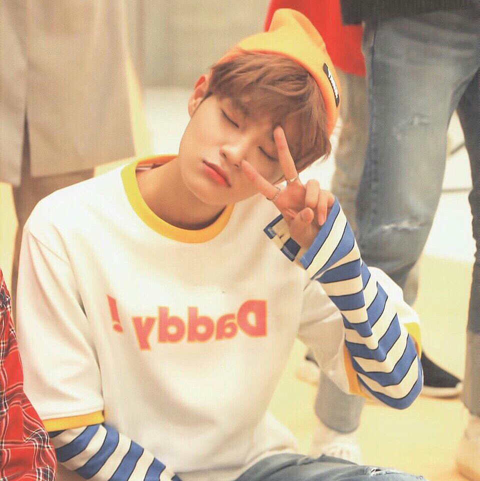 onefanmonsta7's tweet photo. Сегодня 18-й день рождения очаровательного Дэхви из Wanna One🎂
Дорогой наш малыш,не переживай по мелочам и держись молодцом, ведь нам очень важна твоя улыбка и хорошее настроение. Чтобы ни случилось,мы будем рядом и поддержим в нужный момент😚
Мы любим тебя❤
#HAPPY_DAEHWI_DAY https://t.co/qGyjhblISs