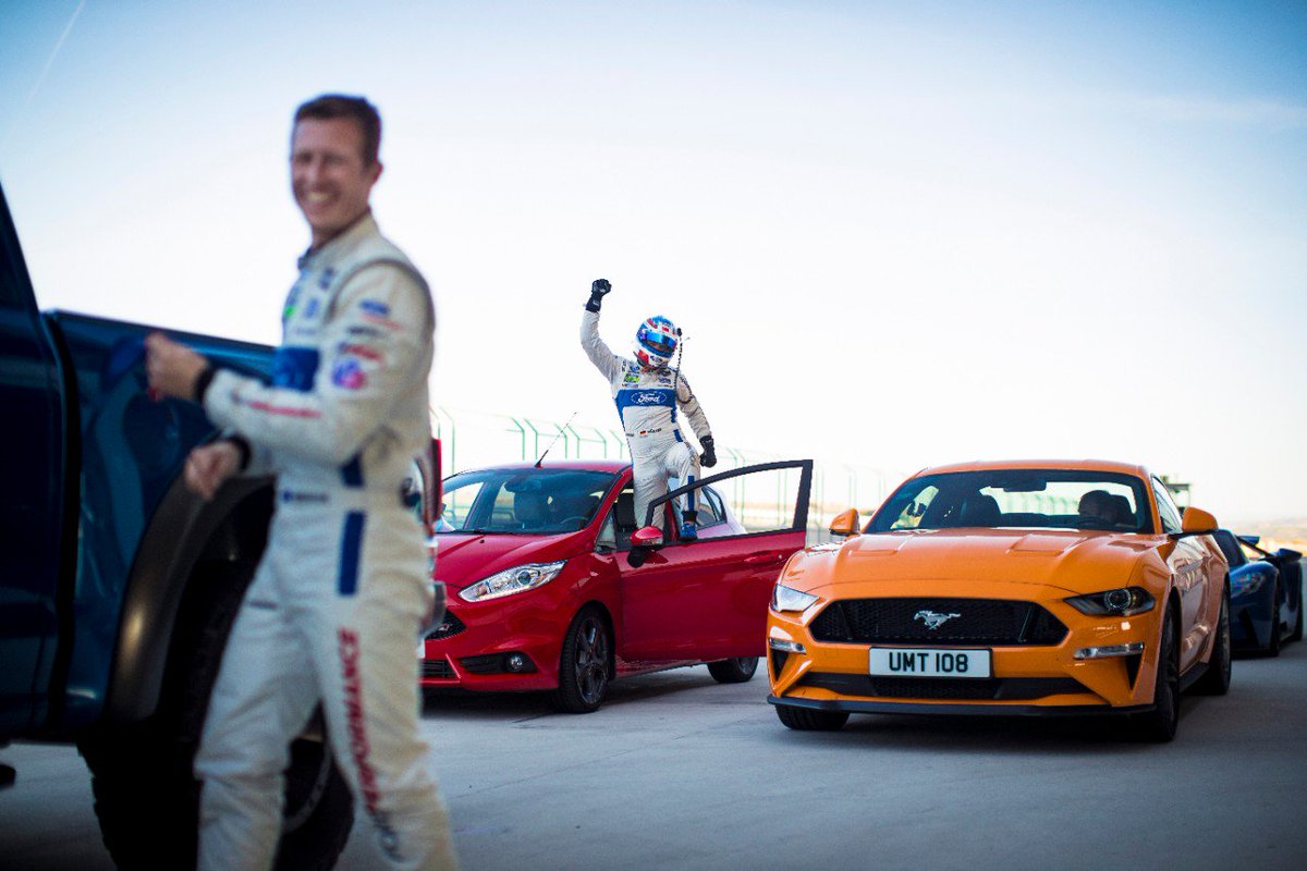 AUTOMOTIVPRESS's tweet photo. 8 modèles de la gamme @FordPerformance, pilotés par la team Ford @CGRTeams, se sont affrontés sur le circuit de Motorland (5,435 km) lors d'un contre-la-montre : Ford F-150 Raptor, Fiesta ST mk1 et mk2, Focus RS, Mustang GT, GT350R, Ford GT et Ford LMGTE. cc @FordFrance 🏁 https://t.co/Y8JQV5e955