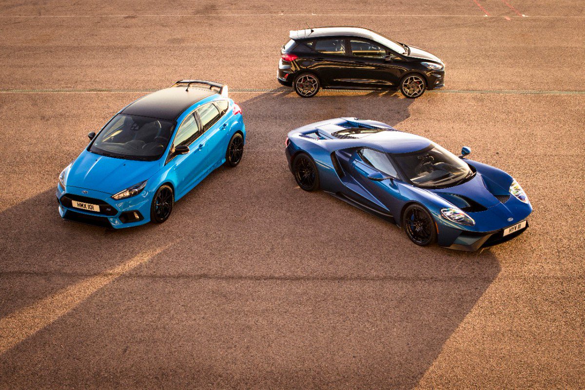 AUTOMOTIVPRESS's tweet photo. 8 modèles de la gamme @FordPerformance, pilotés par la team Ford @CGRTeams, se sont affrontés sur le circuit de Motorland (5,435 km) lors d'un contre-la-montre : Ford F-150 Raptor, Fiesta ST mk1 et mk2, Focus RS, Mustang GT, GT350R, Ford GT et Ford LMGTE. cc @FordFrance 🏁 https://t.co/Y8JQV5e955