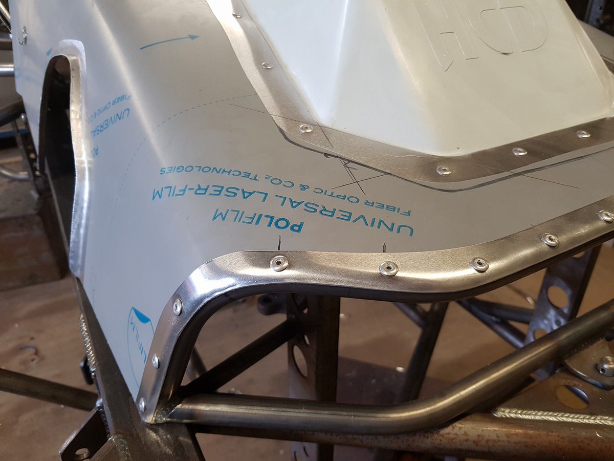 HCDsuperstox's tweet photo. New 2018 chassis getting some panels #HCD #custombuilttoperfection #aluminium #panelwork #ovalracing https://t.co/oI0yd75zzW