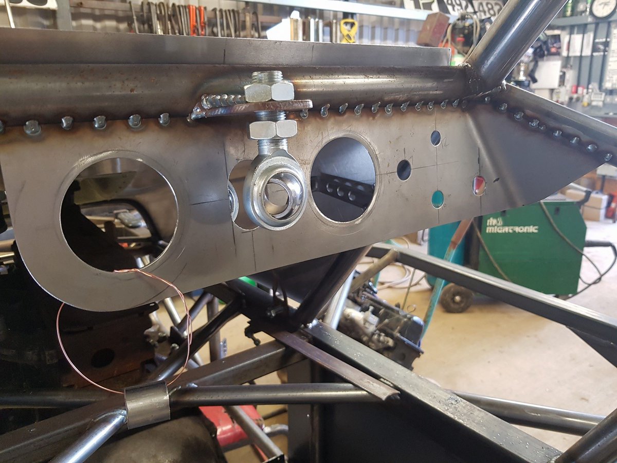 HCDsuperstox's tweet photo. New 2018 chassis getting some panels #HCD #custombuilttoperfection #aluminium #panelwork #ovalracing https://t.co/oI0yd75zzW