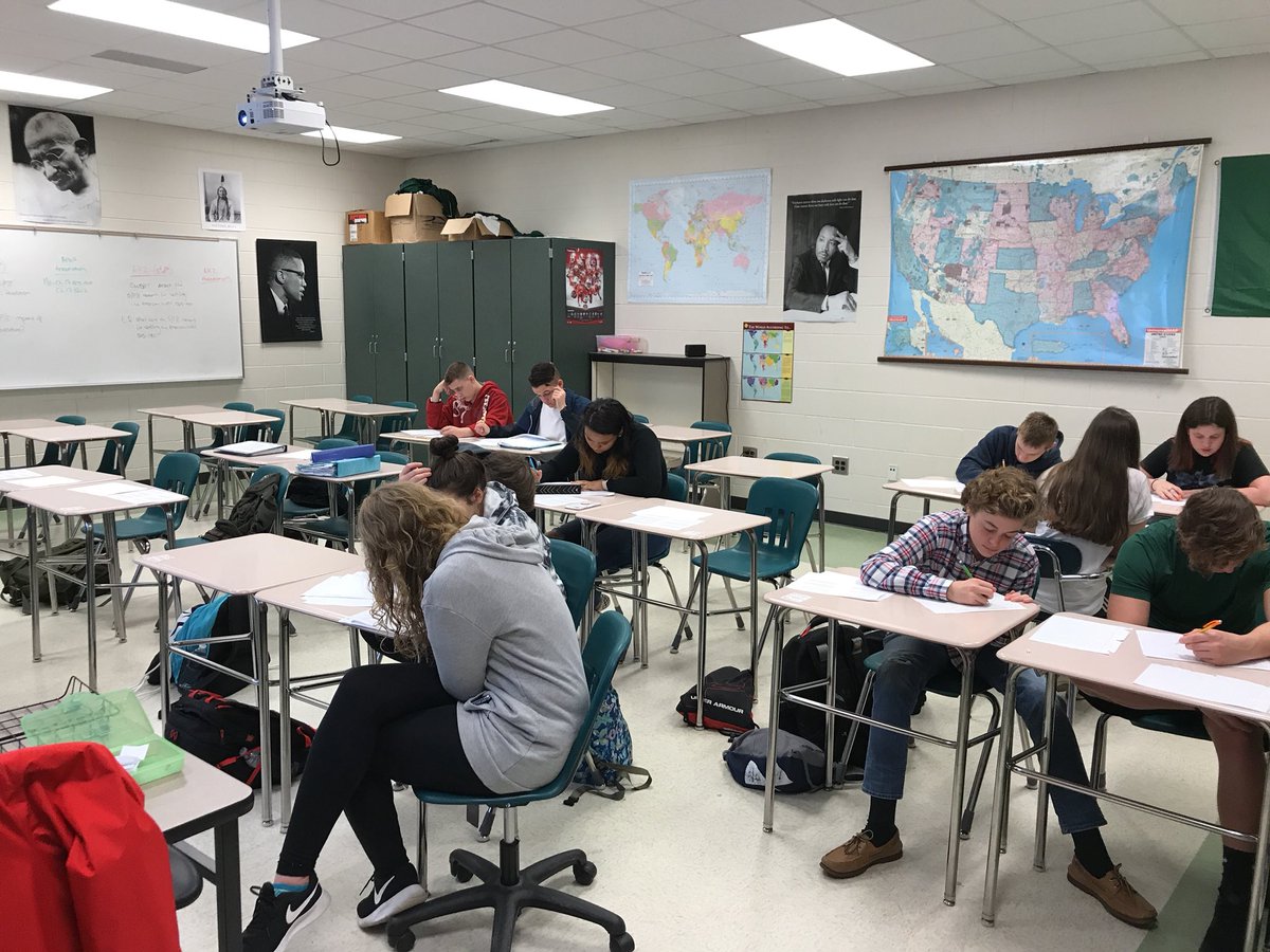 MrHaley_BHS's tweet photo. Just a little #APWH collaborative DBQ on the #industrialrevolution and the growth of #manchester. @BMS_MORRIS @itsmrdietz https://t.co/7BYu56JQrI