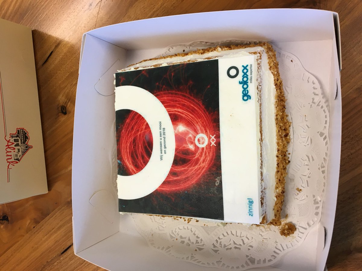 Onder het genot van een lekker stukje gebak samen met <a href="/geofoxx_/">Geofoxx</a> vooruit gekeken naar het nieuwe jaar. <a href="/ReefInfra/">Reef Infra</a> #samenwerkendoejesamen