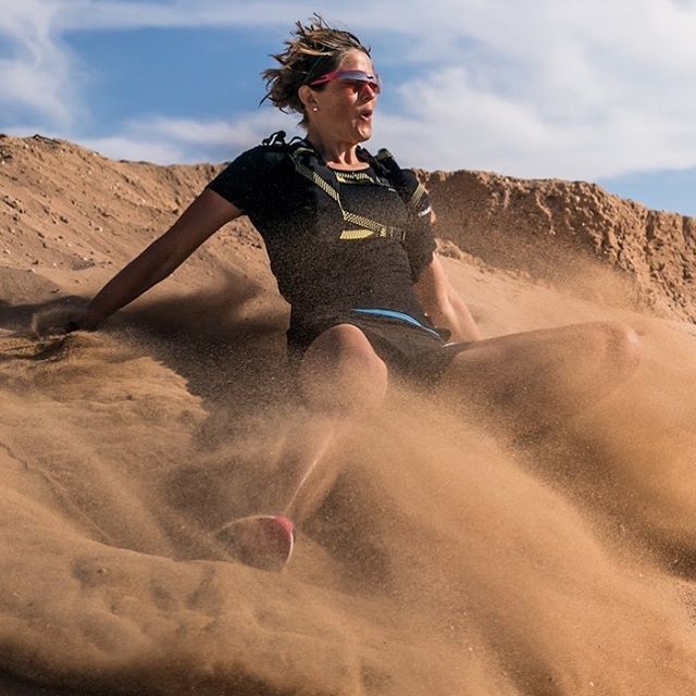 Talkultra's tweet photo. Elisabet in answering your question... @elisabetbarnes @hokaoneone @raidlight #Alwaysfalling #ohmyknees #doyouhaveabandaid #cantstayupright ๐.
.
.
#lanzarote #sand #dunes #lanzarotetrainingcamp @clublasanta #photography #travelphotography #sportsphotโฆ https://t.co/gKXE4FWMps https://t.co/RCmpGQ0yb7