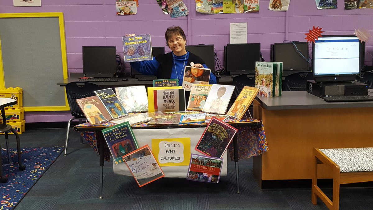PrincipalTMB3's tweet photo. Our media center specialist @MonaDiggs1 keeping the #MCBD2018 going with her intentional display of multicultural books... @UnionESNC ROCKS 📚📚📚 One school Many cultures @AGHoulihan @UCPS_MonroeNC https://t.co/3heYi24Mvx