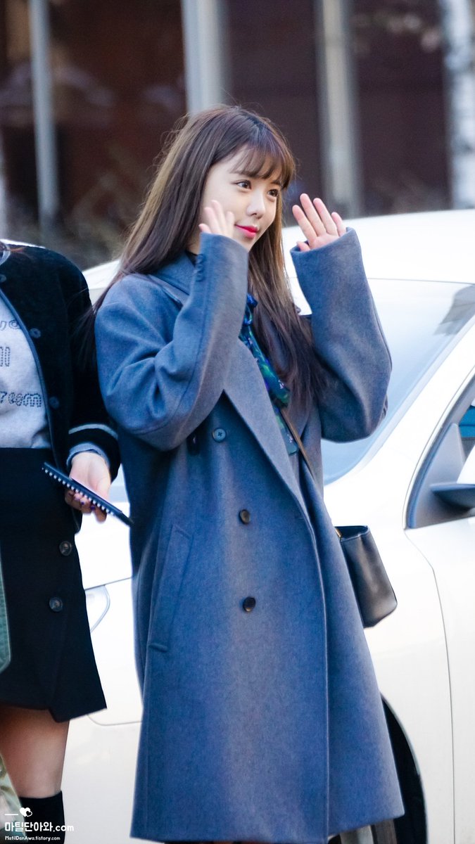 MatilDanAwa's tweet photo. 180126 KBS #뮤직뱅크 출근

#더유닛 #TheUnit #CherryOnTop
#마틸다 #MATILDA #세미

https://t.co/zdGxTL4HYR

@MTD_BOXMEDIA @OH523 https://t.co/j28FWPXiQK