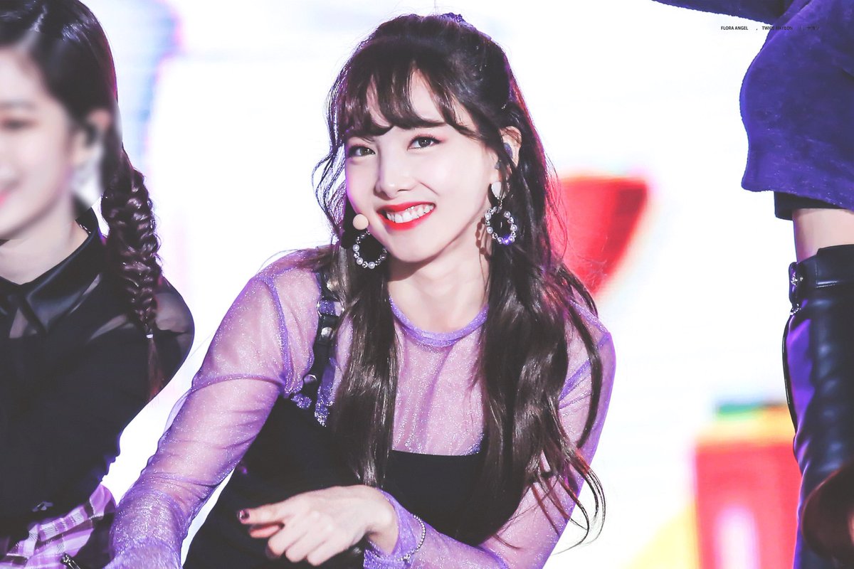 DXE95INY's tweet photo. @WeGotLoves coba liaat kesini sebentar deh nayeon mauu ngomong wkwk kenalin ini nayeon dari twice yang mirip kelinci itu tau kan? Masa gatau sihh... nayeon ngeluangin waktu buat ngerep disini doang loh nbin percayaa gak?:( percaya lah yaa harus wajib! https://t.co/fkqtYE7gKB