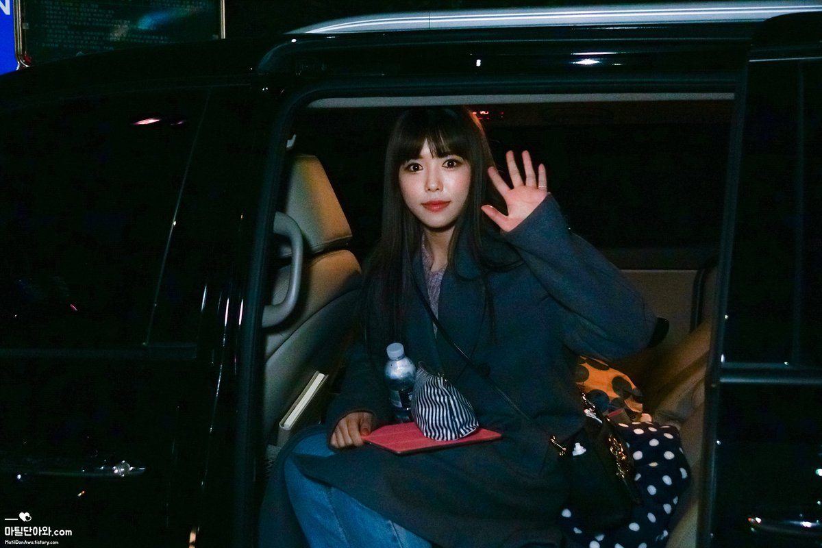 MatilDanAwa's tweet photo. 180126 KBS #뮤직뱅크 퇴근

#더유닛 #TheUnit #CherryOnTop
#마틸다 #MATILDA #세미

https://t.co/zdGxTL4HYR

@MTD_BOXMEDIA @OH523 https://t.co/qFniUbwVFK