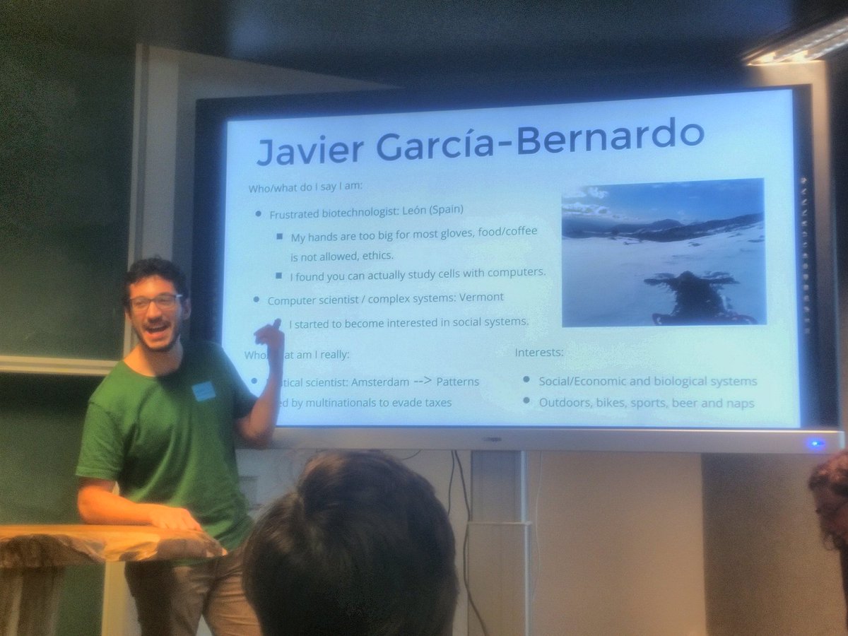 MassimoSt's tweet image. @javiergb_com opens the 1st afternoon session of the Winter Workshop on Complex Systems 2018 @wwcs_2018