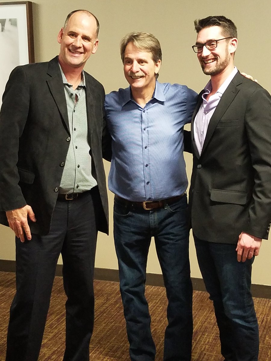 BurnsLogistics's tweet photo. Great to meet this comedy legend!!  Thanks @SMC3_Inc !!
@EdVBurns #BigEd #youmightbearedneck #BurnsLogisticsSolutions #SMC3 #MeliorMarketing https://t.co/EIFN3Vrv05