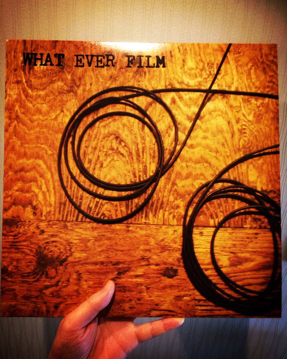 tsuuukasaaa13's tweet photo. WHAT EVER FILMの新作フミシメテススメ
6曲入りで12inch LPという愛の溢れる作品。
長くローテーションできそうな聞けば聴くほど味が出るスルメ系の音源。
TOONICEにて購入。
#whateverfilm
#フミシメテススメ
#12inchlp 
#ホワエバ https://t.co/3poDYXB36y