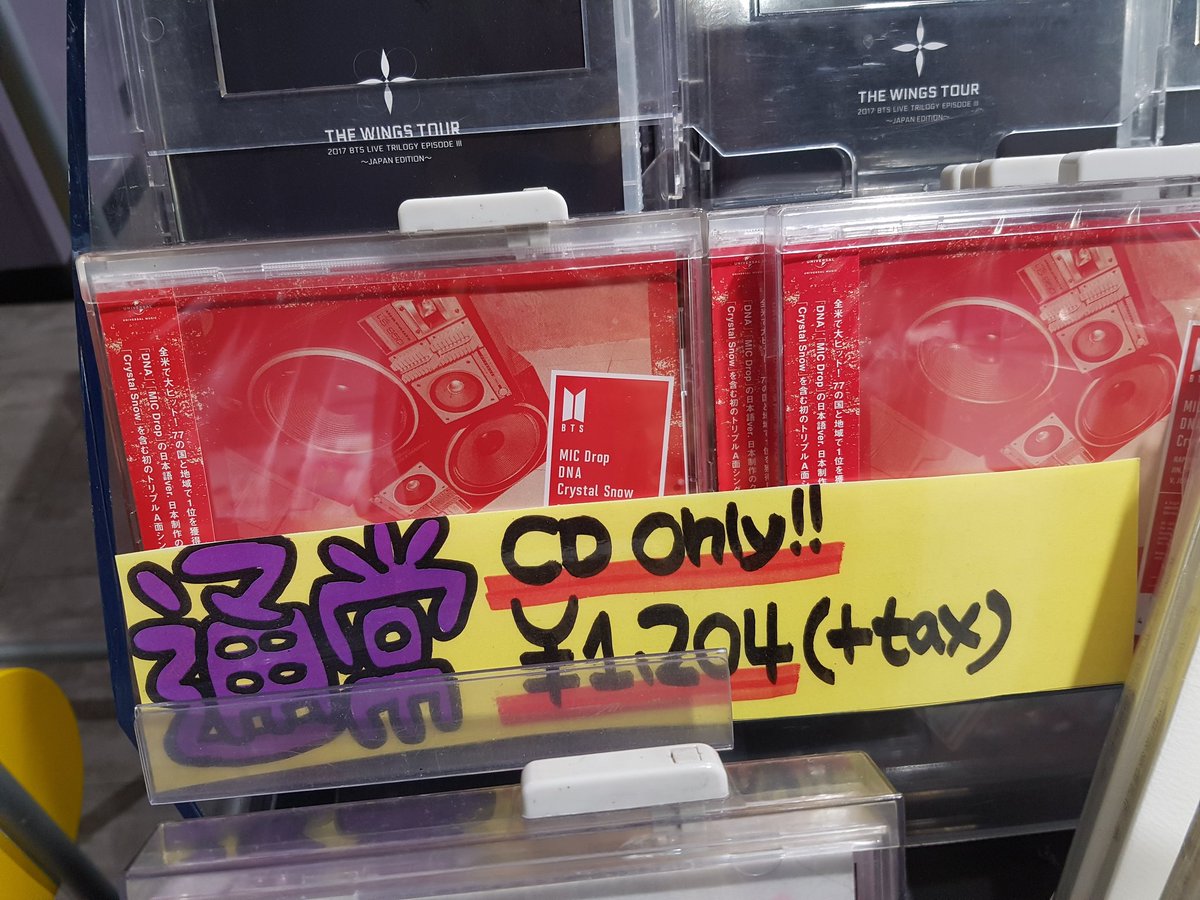 kpopfrom2004's tweet photo. Kalau DVD BTS ini kenanya 200rb. 
Kalau CDnya kenanya 150rb geng.
Tapi..
.
.
.
Ini di tower record. Aku ga tau lebih mahal apa murah krn emg blm explore coz msh exchange😂😂😂 https://t.co/atRUzM3WNw