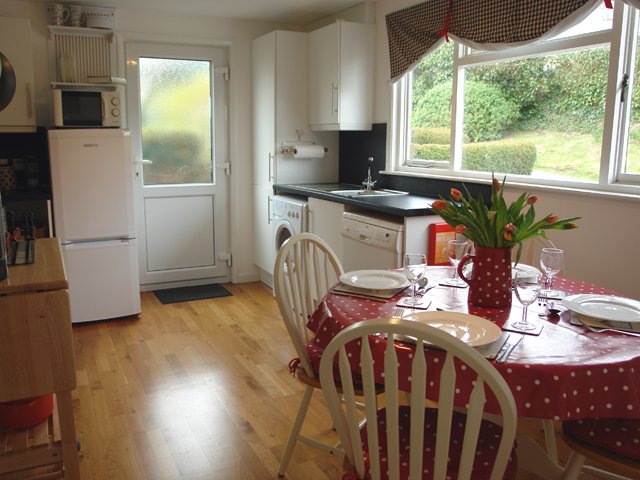 helpfulholidays's tweet photo. We're pleased to welcome 'Potters' back to HH. A detached bungalow perfect for hikers exploring the north coast of #Cornwall https://t.co/LoFUQS8kBC #Travel #Holiday #UK #Boscastle #MondayMotivation https://t.co/biepvkchyY