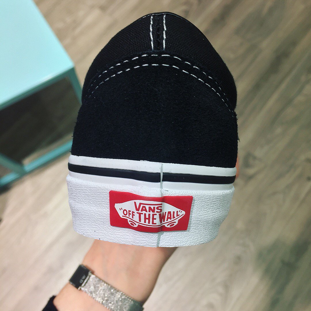 CodeShoesStore's tweet image. La Vans Old Skool est disponible du 36 au 46 dans votre boutique du centre-ville de Vannes. 
#vans #vansoldskool #vansshoes #airmaxshoes #vansaddict #newarrivals #sneakernews #shoesporn #lifestyle #streetstyle #sneakersaddict #shoesaddict #baskets #kicks #footwear #fashion