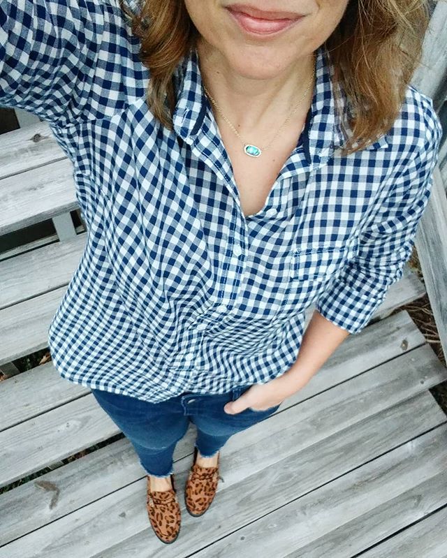 everydayjen's tweet photo. A little gingham, a little leopard, and suddenly Monday's not so bad. 😊 .
.
.
.
.
.
. #teacherstyle #teacherootd #teacherfashion #ootd #teacherfashionista #casual #classic #gingham #leopard #leopardshoes #patternmixing #patternmix #kendrascott #fash… https://t.co/NHAfEm00yX https://t.co/zQCWmDfMz0