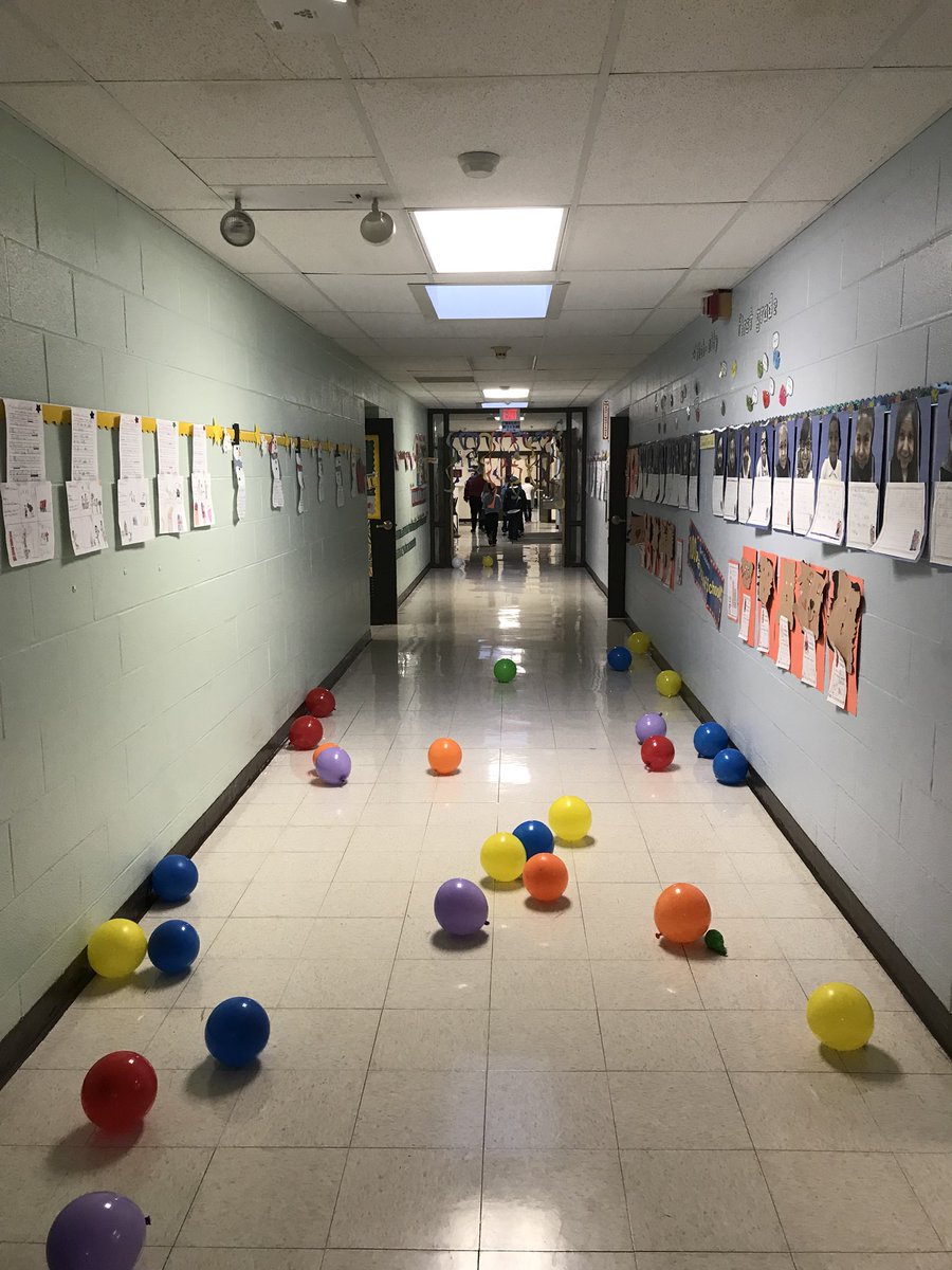 ErbsMachelle's tweet photo. 🎉Byrd School is Rockin’ 100 days! 🎉#REByrdistheword #bestschoolever #2018 https://t.co/RkKo0qDsOV