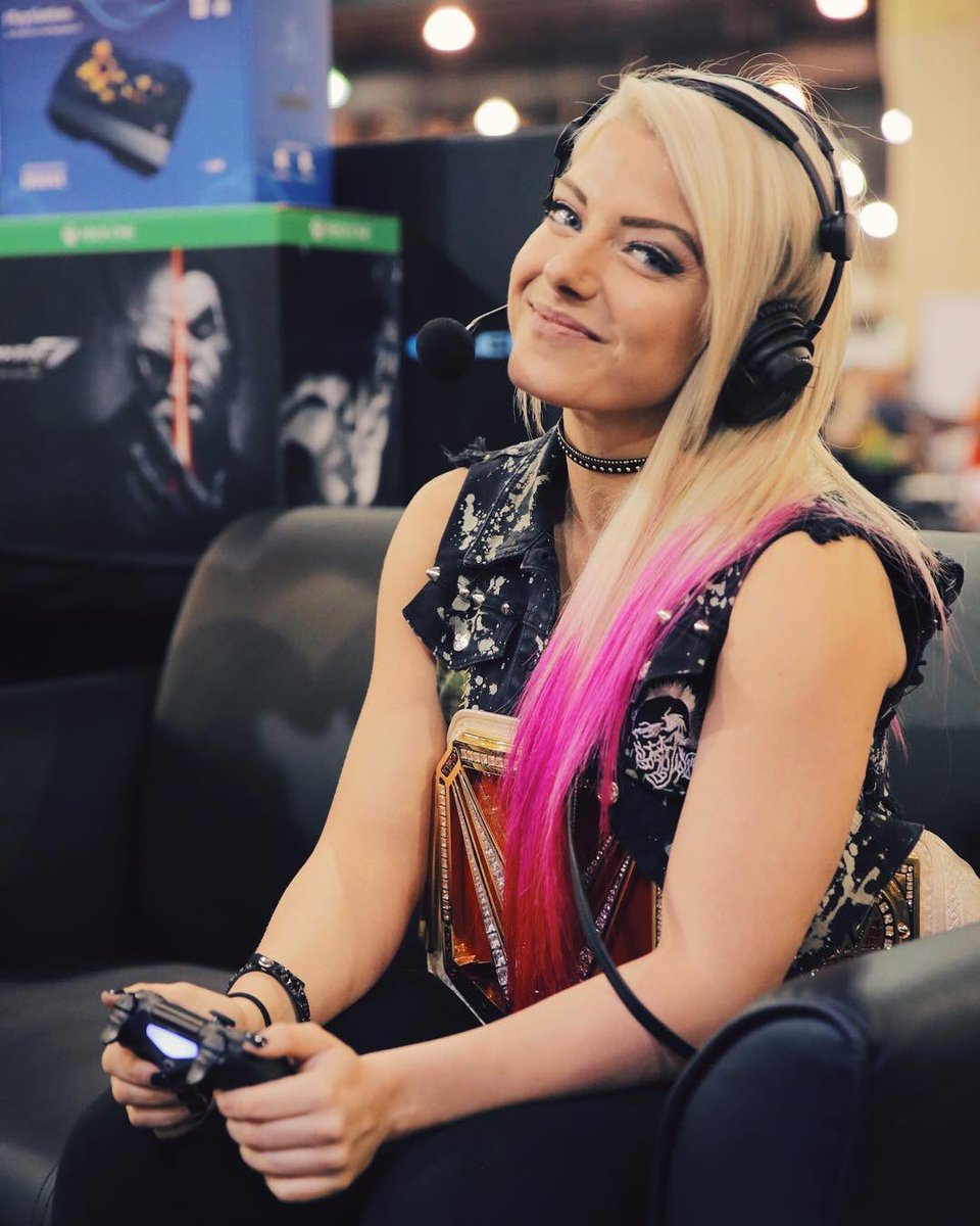 Our followers voted <a href="/AlexaBliss_WWE/">Lexi (Kaufman) Cabrera</a> #DailyDivas beauty of the day 😘