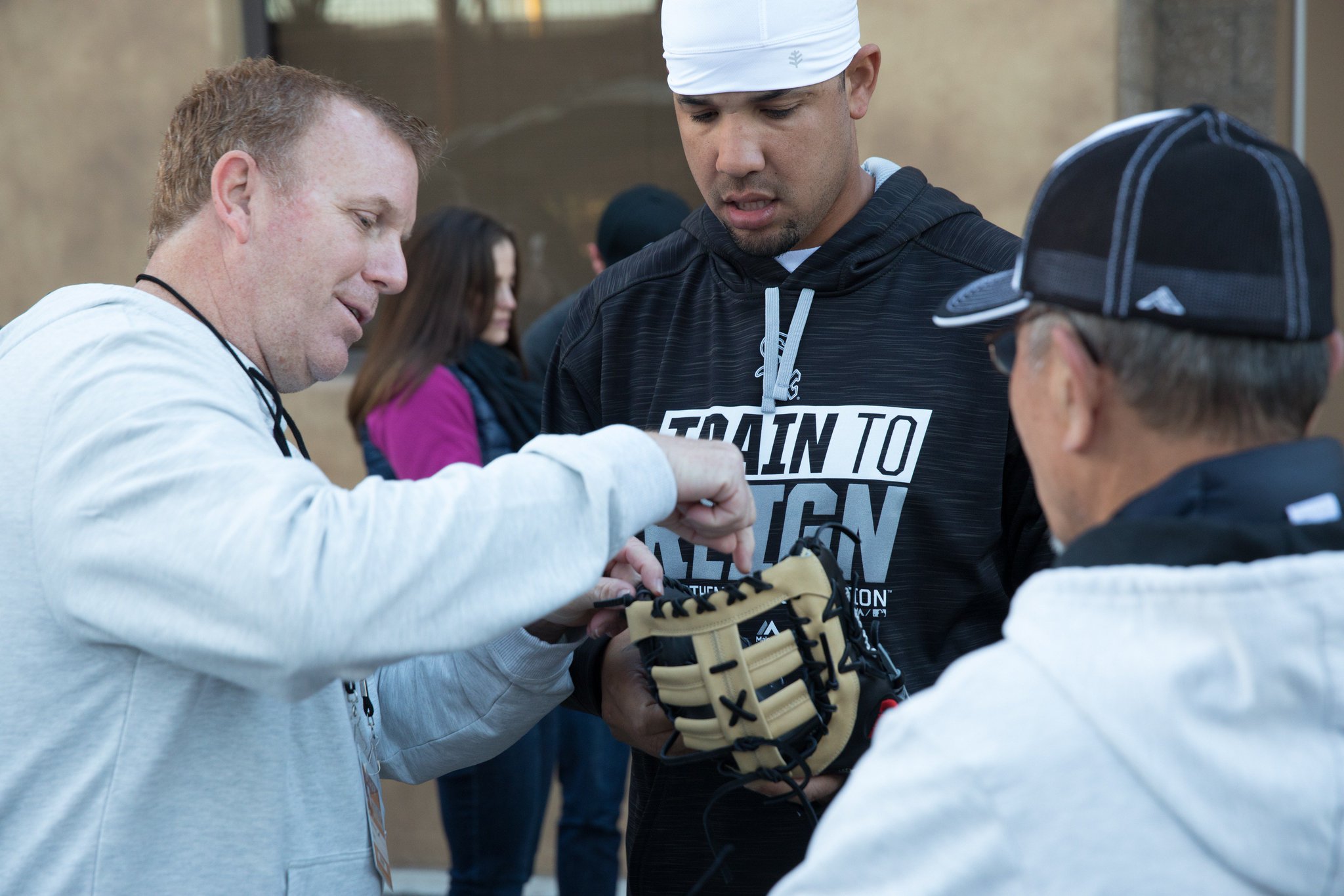 Happy birthday to one of our favorite gloveheads, Jose Abreu! 