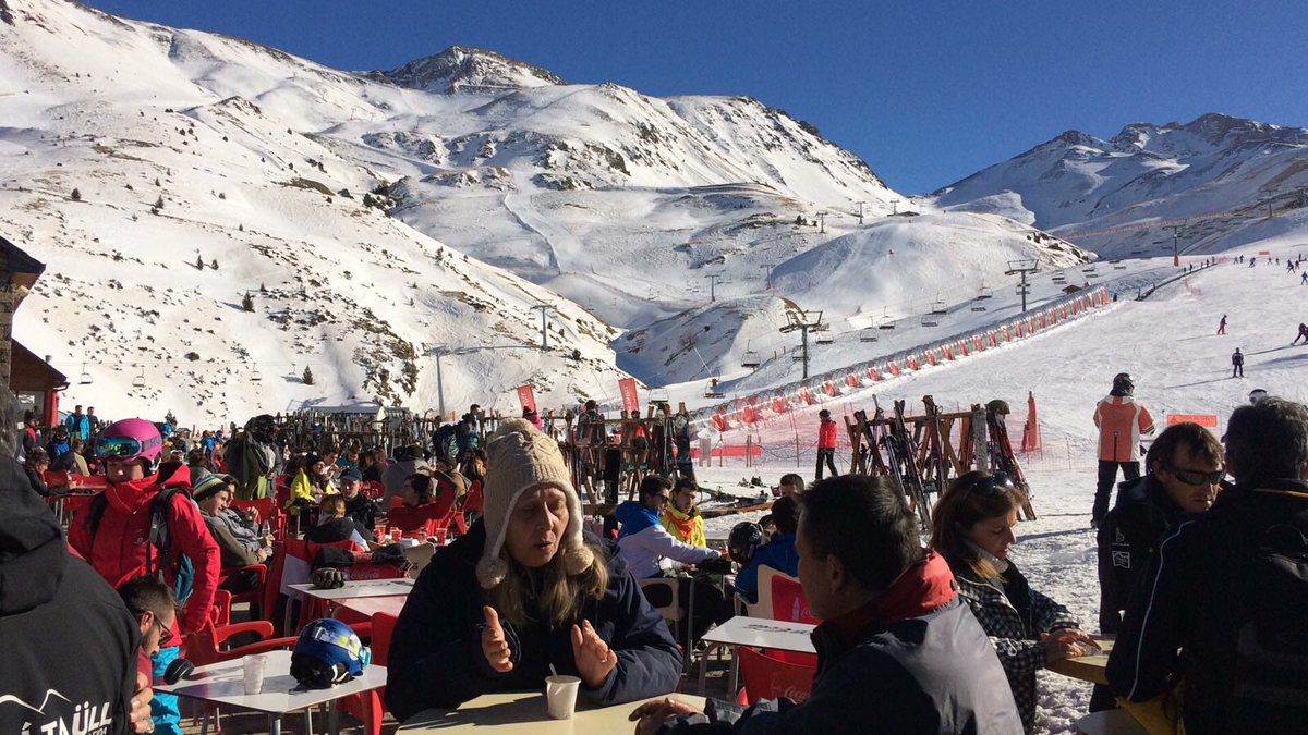 Lunes al sol en @boitaullresort <a href="/ValldeBoi/">Patronat de Turisme de la Vall de Boí</a> <a href="/AltaRibagorca/">Turisme Alta Ribagorça</a> <a href="/aralleida/">Ara Lleida</a> <a href="/catexperience/">Catalunya Experience</a> #pirineos #esqui #ski