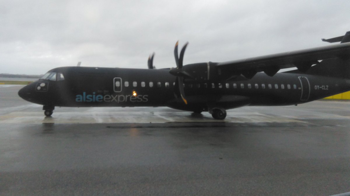 SingeStanley's tweet photo. I am at Sonderborg airport waiting for my flight with alsieexpress, this could be my new favourite airport and airline. https://t.co/l0WVC5fb0d
