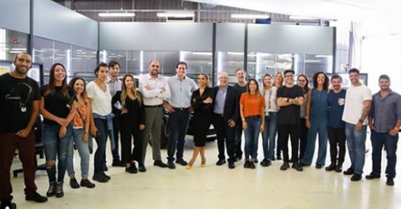 meioemensagem's tweet image. Renault é mais uma marca a entrar no time de Anitta. bit.ly/2DHzmVh