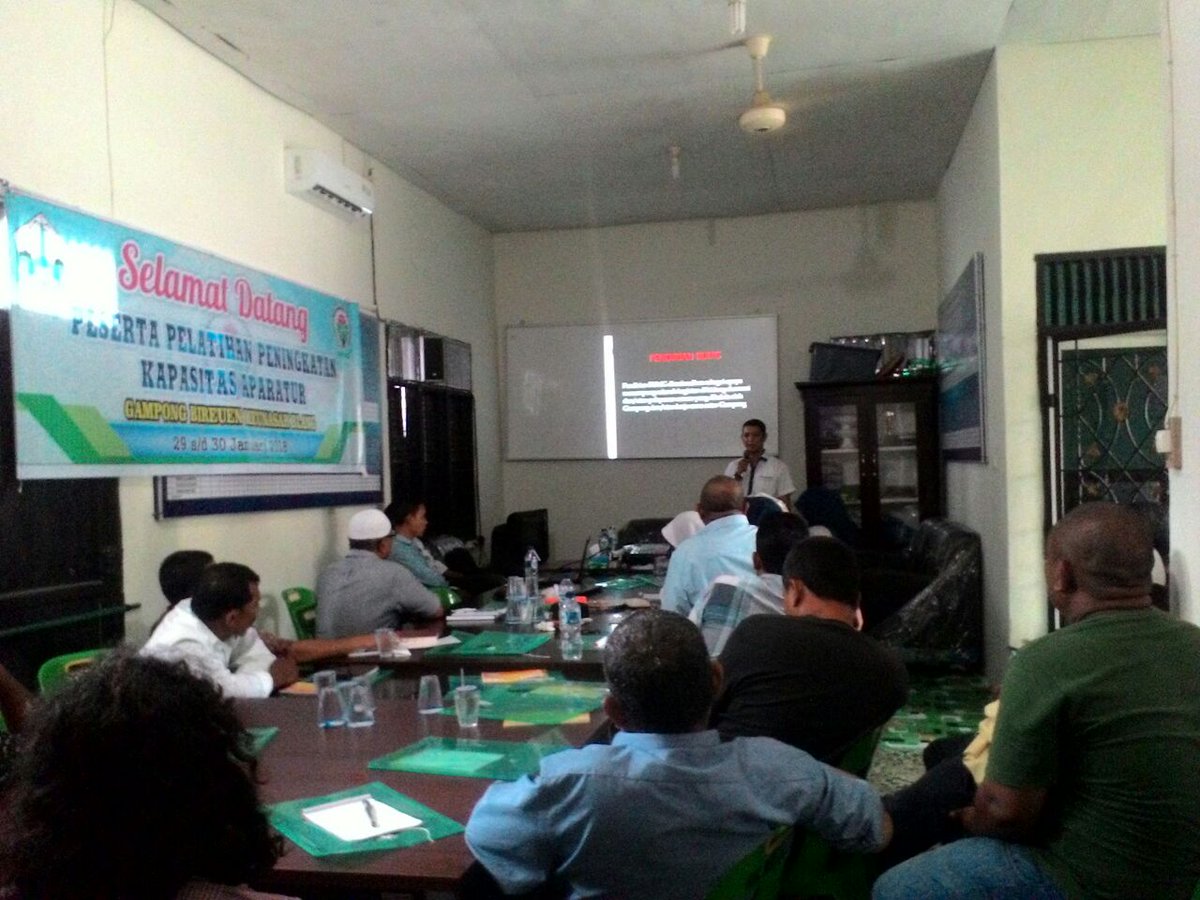 BaihaqiBoboy's tweet photo. Pelatihan Peningkatan Kapasitas Perangkat Gampong Bireuen Mns Blang, menjelaskan juga tentang peran pendamping
Oleh; PDP Kota Juang Bpk Agustiar SP.
#pendampingkotajuang
#p3mdbireuen
#p3mdaceh
@EkoSandjojo
@taufikmadjid71
@mukhlisbireuen
@PdKotajuang https://t.co/3oPfXYwiXu