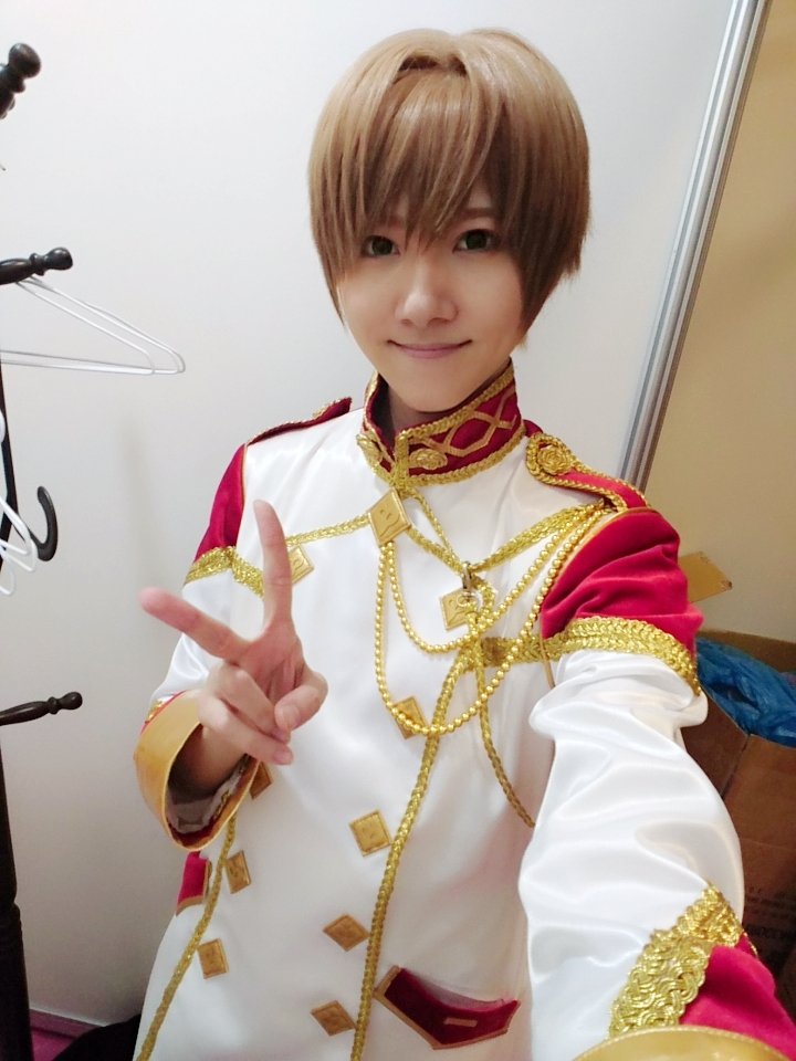 hiroto_cos's tweet photo. 不好意思，下面我用日语(>_<)

日本に帰ってきました(^-^)/

今回は初めて、言葉がわからない国でした。
それでも、なんとかコミュニケーションを取ろうとしてくれる方、楽しかったと手紙をくれる方…
国境や言葉って関係ないんだな、と改めて思いました(*´-`)

#イケシリ #イケレボ 

【続く】 https://t.co/Tuy1ZZqtbl