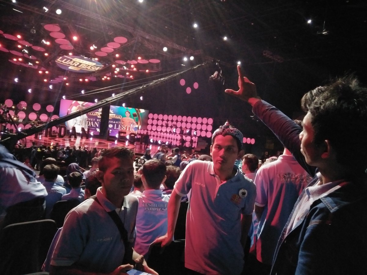 Ayooo pasukan L
<a href="/Lesti_Jenong_DA/">Lestykejora</a> 
#KonserDuetRomantisFldanLesti