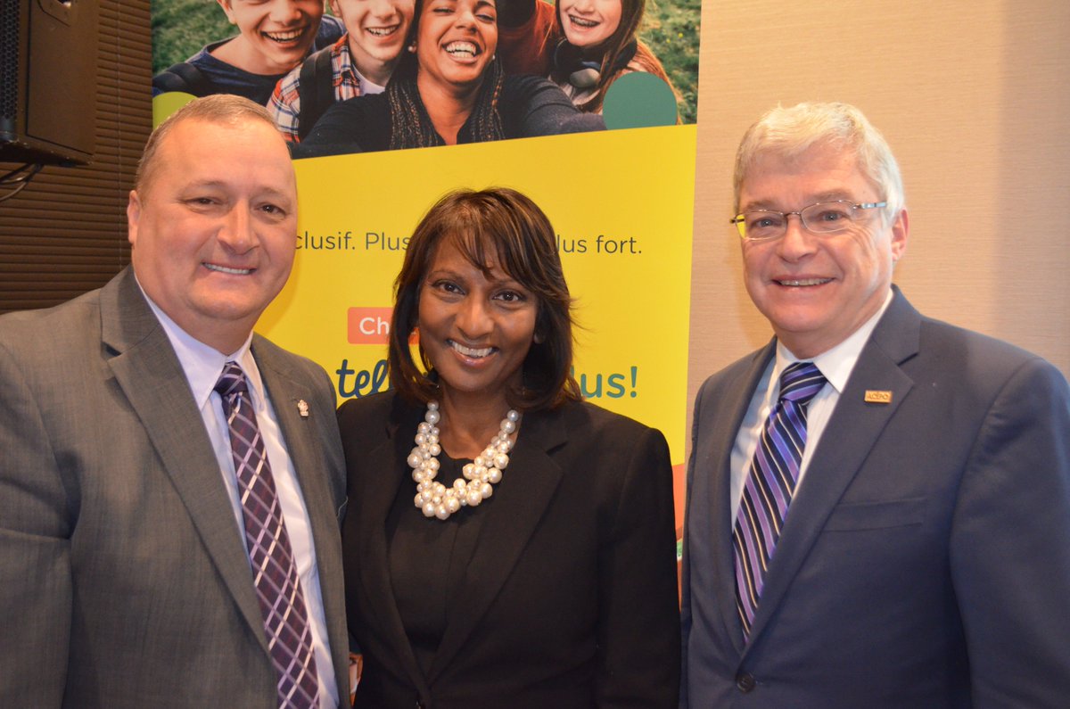 FNCSF's tweet photo. De belles rencontres et célébrations au Symposium sur l'éducation publique à Toronto #PESym18 #OPSBA18 Bon 20e aux conseils scolaires de langue française! @Indira_NH @BoileauF @ACEPOntario https://t.co/iJPQwbK9Vx