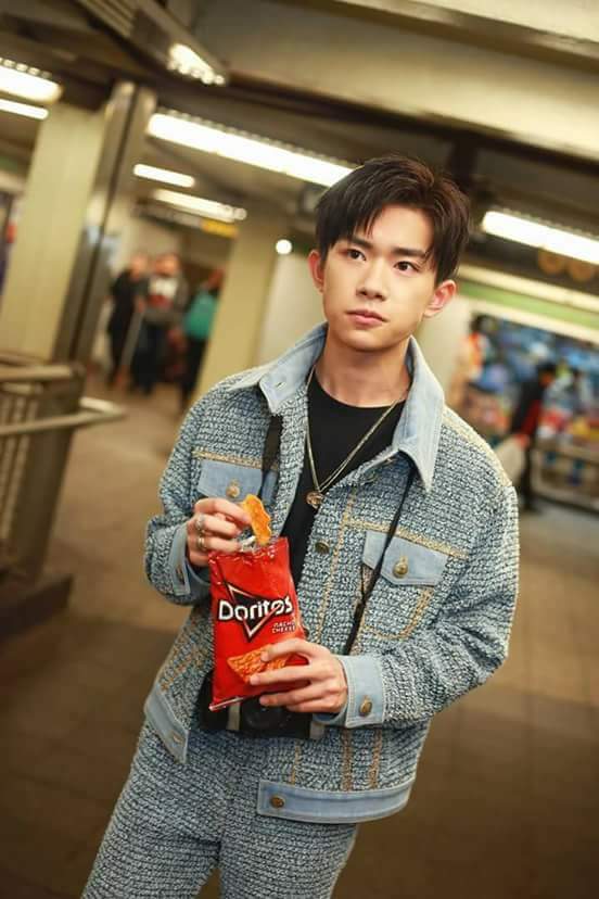 LuyenNgu's tweet photo. 相信我! 无论我撩了多少小哥哥，我心里最爱的人永远是 #JacksonYee 😂😂😂. https://t.co/lsq9RUJXiD