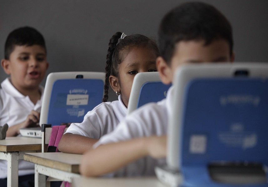 mineducacion_ve's tweet photo. #Tecnología Industrias @TICanaima propone incentivar la educación digital https://t.co/fi23hpTLZC .@JauaMiranda @NicolasMaduro vía @mippcivzla https://t.co/SkFhdQMc2Y