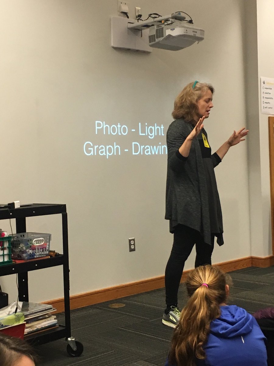 mollykfoster's tweet photo. Students learning about the history of photography from local photographer @staceyVevans @HornetNews @pammoran #artistinresidence https://t.co/iMzwewr5tt
