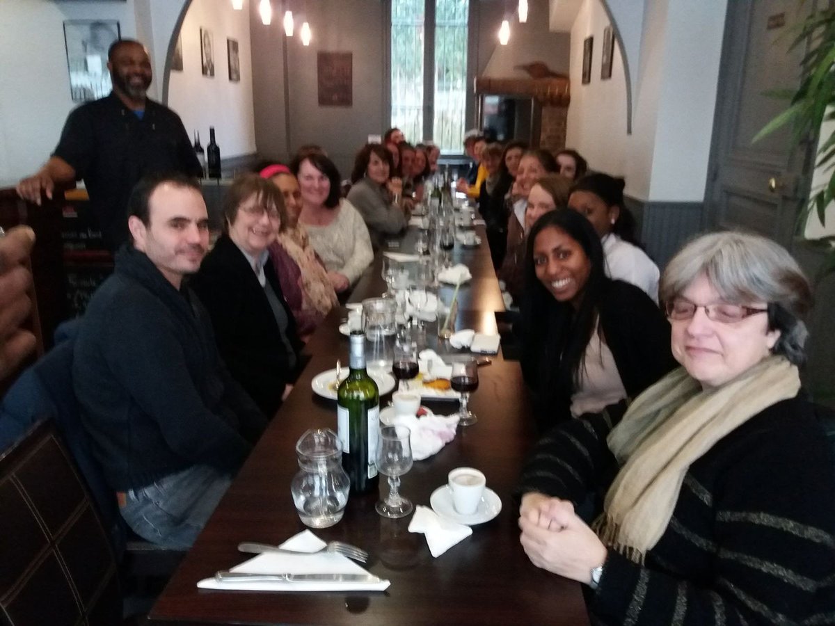 BCreole_Paris's tweet photo. Les voeux de l'hôpital Saint Joseph à #labrasseriecreoleparis et Daryl de #generationfm #GENERATIONS https://t.co/O32o2y7g7P