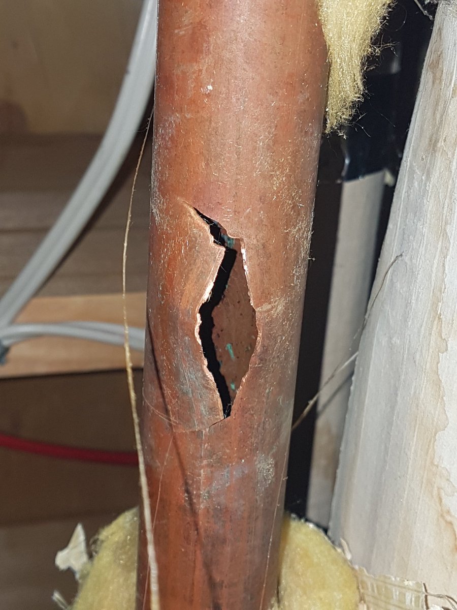 Turfgeneral's tweet photo. "Going to turn off the water for the winter, it'ĺl be fine" he said. "Going to turn off the heat too, it'll also be fine and save club some money". Standing water + frigid temps = split pipes. Let the "fun" begin. #Commonsense #notthatcommon. https://t.co/yZLKMIsGOw