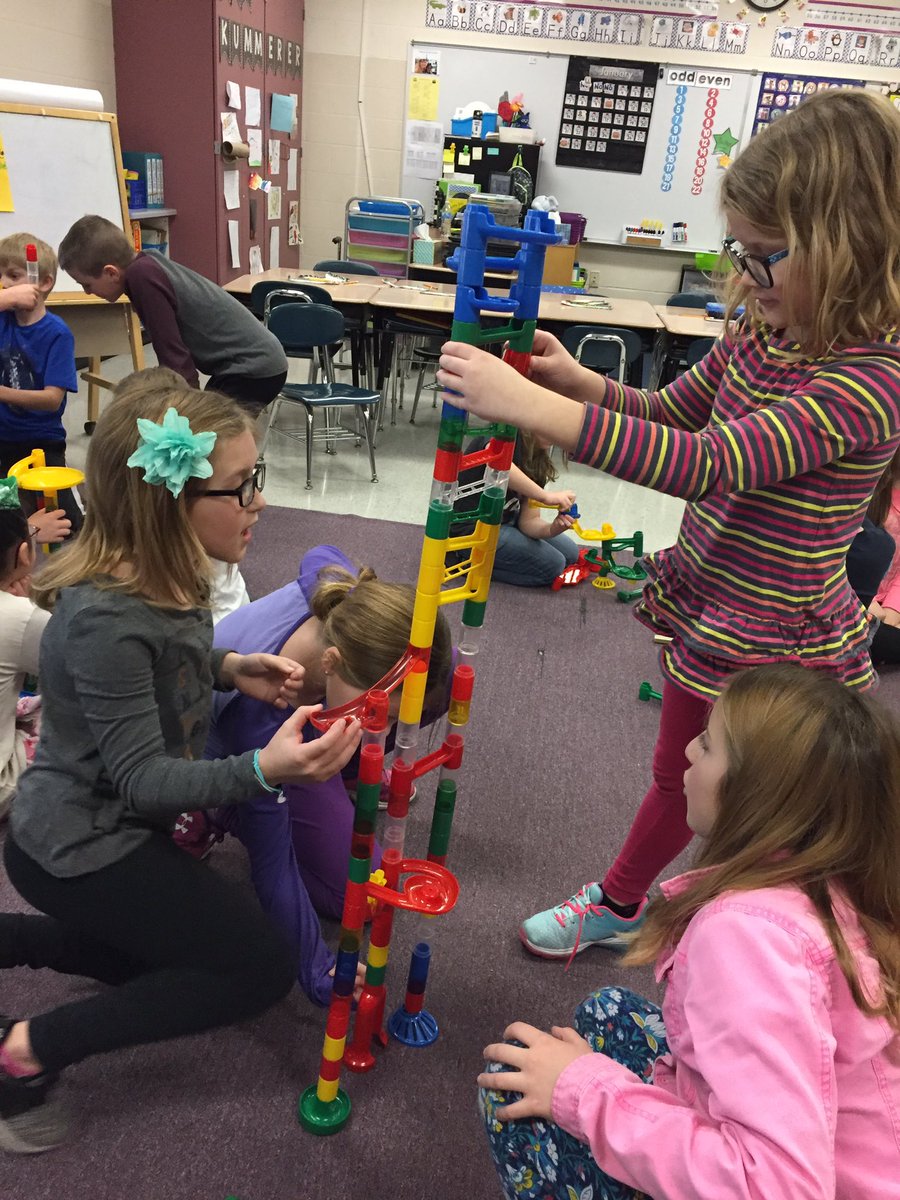 Raymond_Elem's tweet image. 2nd graders in Mrs. K's class talked about ramps today and why we use them! #forcesofmotion #handsonlearning @DianeMankins