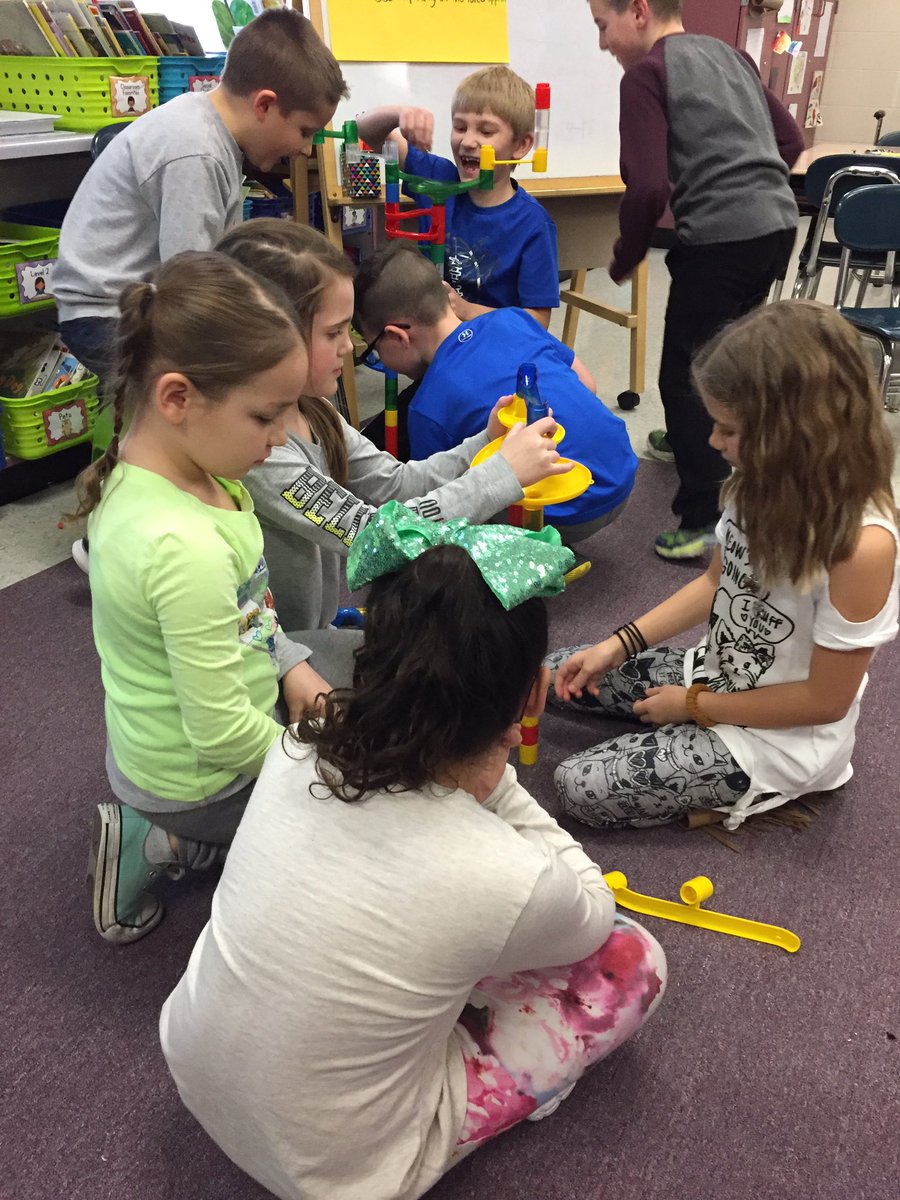 Raymond_Elem's tweet image. 2nd graders in Mrs. K's class talked about ramps today and why we use them! #forcesofmotion #handsonlearning @DianeMankins