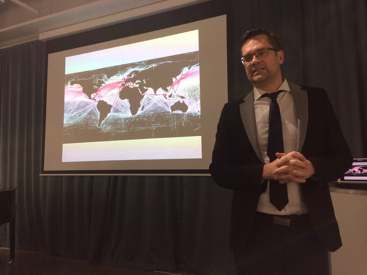 Ulkopoliittisen instituutin ohjelmajohtaja Mika Aaltola puhui OPn tilaisuudessa osuvasti geopoliittisesta tilanteesta Suomesta katsottuna. Joskus geopoliittiseen tilanteeseen vaikuttaa millisekunnit #presidenttivaalit2018 #talous #suurvallat <a href="/MikaAaltola/">Mika Aaltola</a> #OPonme