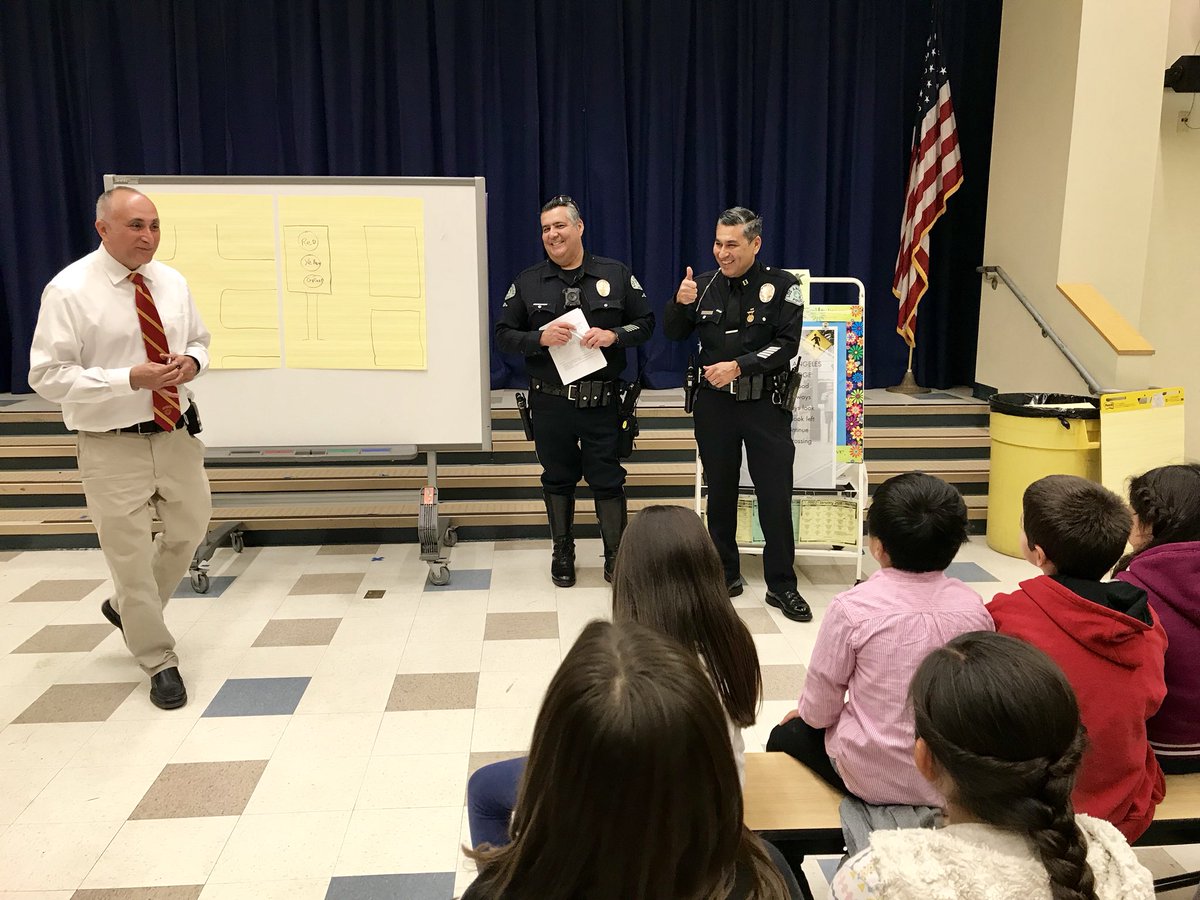 LAPDHQ's tweet photo. #HappeningNow: @LAPDALopez and @LAPDCTD24 educating our youth about traffic safety and having them take the “Pedestrian Pledge” https://t.co/5F4YrxI14N