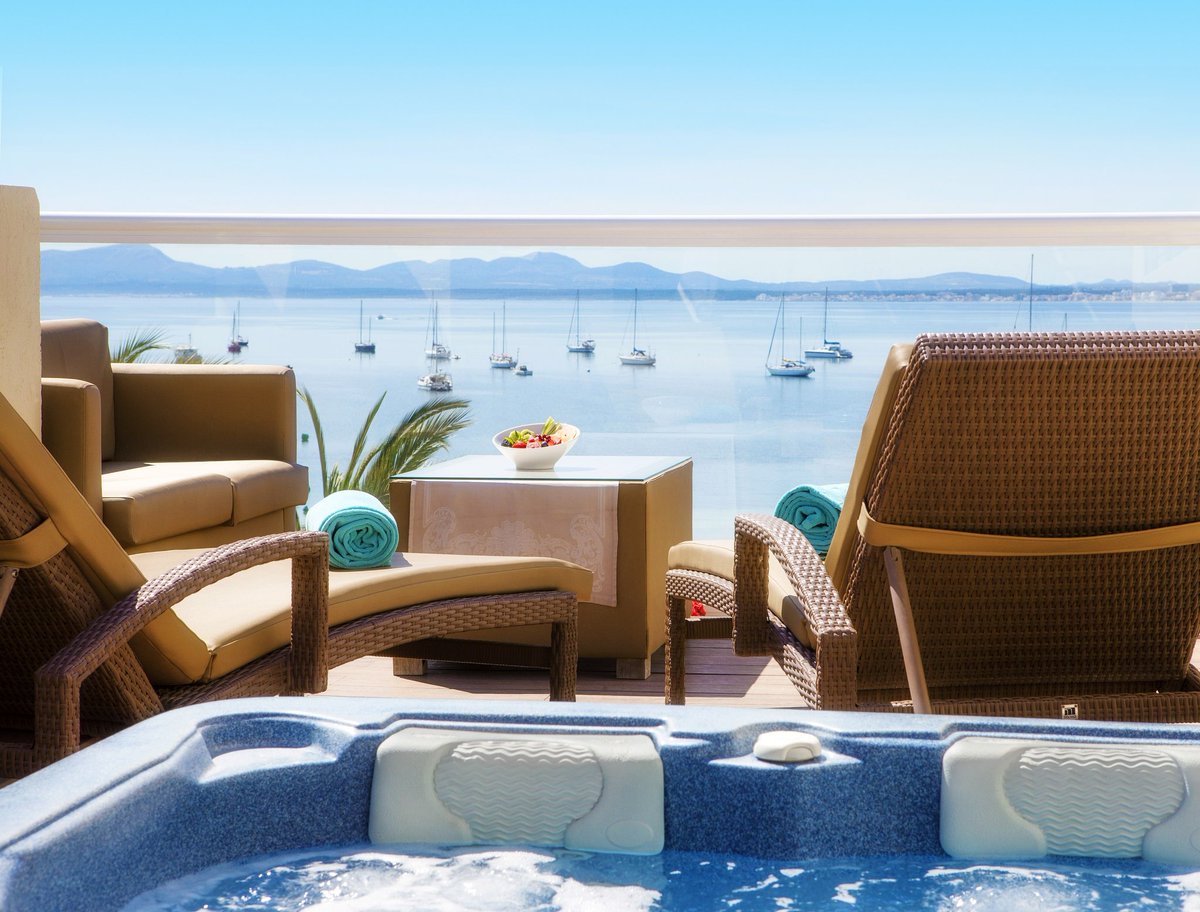 HotelsViva's tweet photo. Si estás pensando en reservar tus vacaciones en nuestro #VanityGolf hazo con tu teléfono movil y...¡Disfruta de un 5% de dto adicional a las ofertas vigentes! ¡Corre qué solo tienes hasta el 4 de Febrero! https://t.co/woLYPSTjcv
