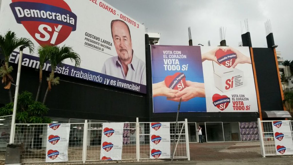 MashiRafael's tweet photo. ¡Impresionante la multimillonaria campaña de “Democracia Sí”, de Gustavo Larrea, amigo íntimo de Moreno, y artífice de la “consulta”!
¿De dónde sacó tanta plata?
¿Entienden cómo será el reparto en caso de ganar el SÍ en la pregunta 3?
¿Qué dice el CNE? https://t.co/338ouKnK8p