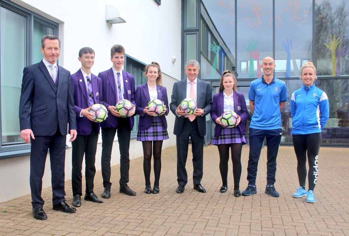 Oriel_PE's tweet photo. A big thank you to David Dein, for an engaging, insightful, informative, inspiring and entertaining talk to our Year 10-13 GCSE PE, A Level PE and Cambridge Technical Sport students today. #Pioneer #Vision #Attitude #Behaviour #StickYourNeckOut #DingAlingAling #OrielPE ๐ขโฝ๏ธ๐ค๐ฅ https://t.co/bF5BKycfLX