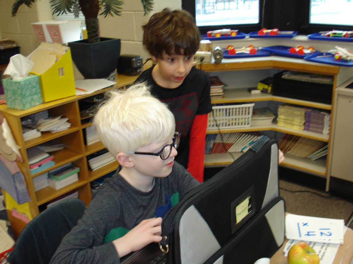 Working in writing teams during writer's workshop!
#112pride @LincolnLions112
#engage112