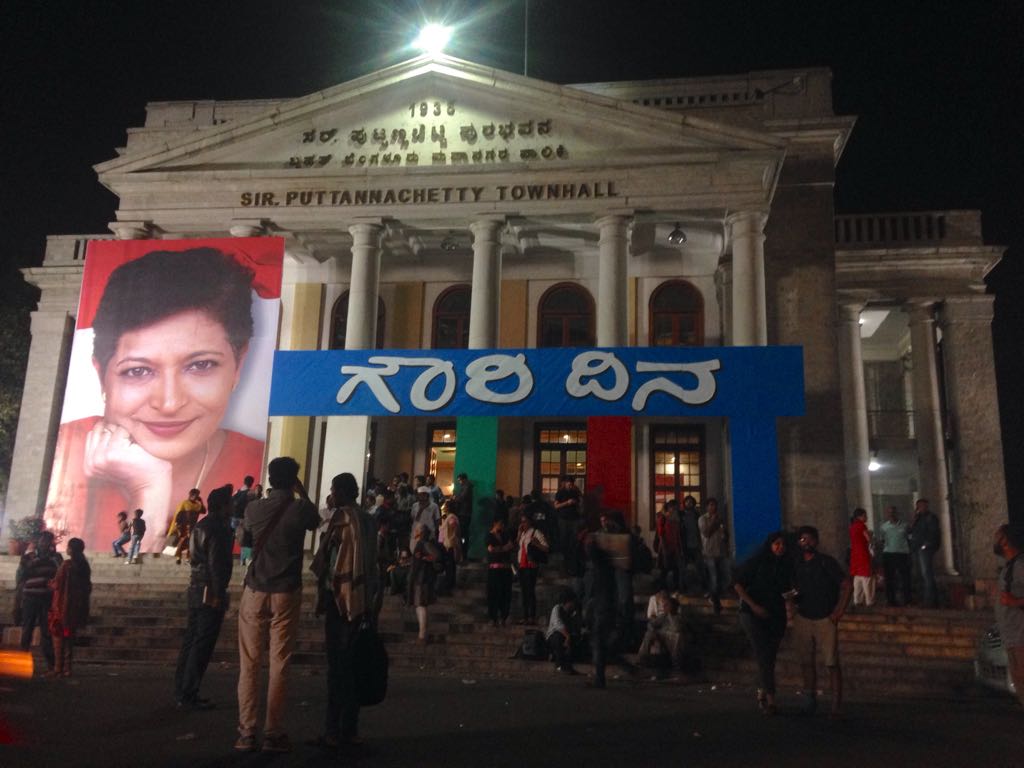 jigneshmevani80's tweet image. Bengalore Townhall at dusk with Gauri... happy birthday dear Gauri. seriously we miss you
