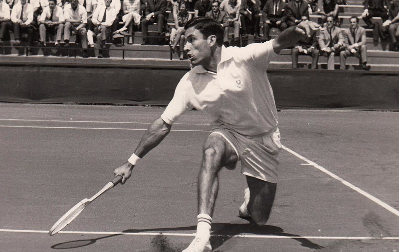 Joan Gisbert va ser el primer català que va jugar i perdre la final del primer Grand Slam avui fa 50 anys.

via <a href="/lesportiucat/">L'Esportiu de Catalunya</a> 

#SomEsport #memòria <a href="/FCatTennis/">Tennis Català</a>