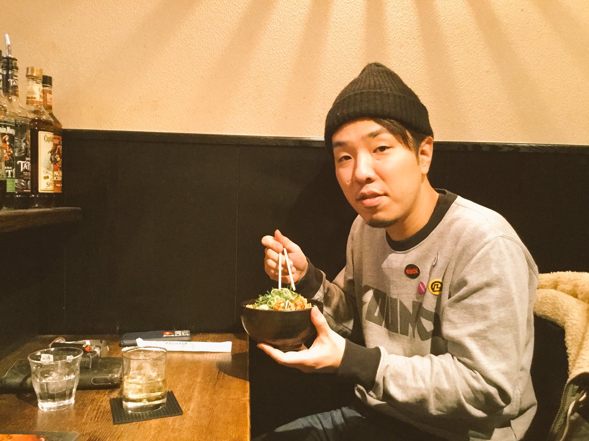 chikachika0911's tweet photo. あれ?
まだ家に帰ってないぞ…
Canstoメンバーでミルクカフェに再び(ﾉ∀`)ﾀﾊｰ
Canstoの店長のひろき君をご紹介します
激写されてむせるひろき君w
鶏のせせり照り焼き丼とひろき君
#ミルクカフェ #ひろき君 #Cansto #鶏のせせり照り焼き丼とひろき君 https://t.co/bIHPEkXdWc